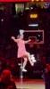 一场赚大几千美元!NBA中场秀 牛蓉大妈表演中国杂技